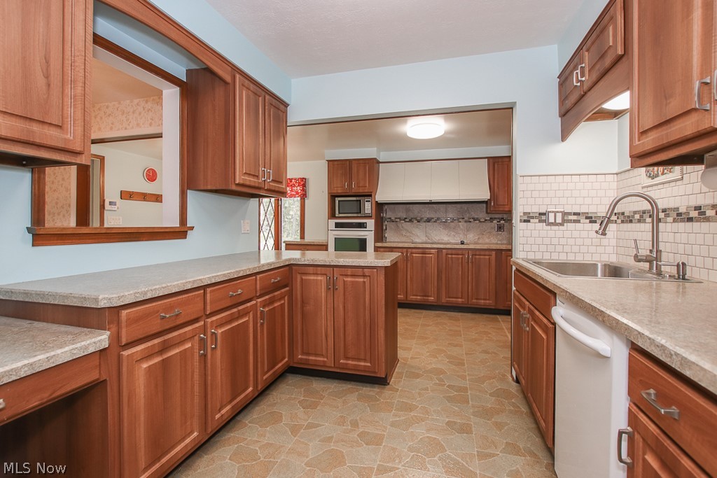 17200 Fowles Road Cleveland, OH 44130 - Photo 7 of 34 Gallery Image 7