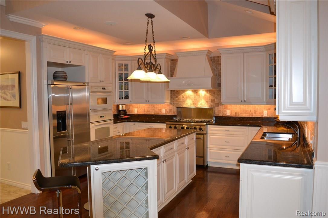 5590 Leeds Court Rochester, MI 48306 - Photo 30 of 73 Kitchen
