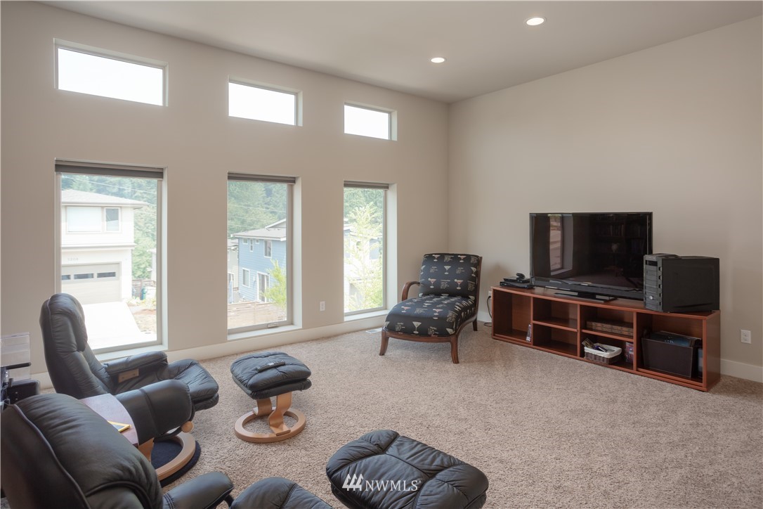 5211 Northeast 11th Place Renton, WA 98059 - Photo 15 of 25 Gallery Image 15