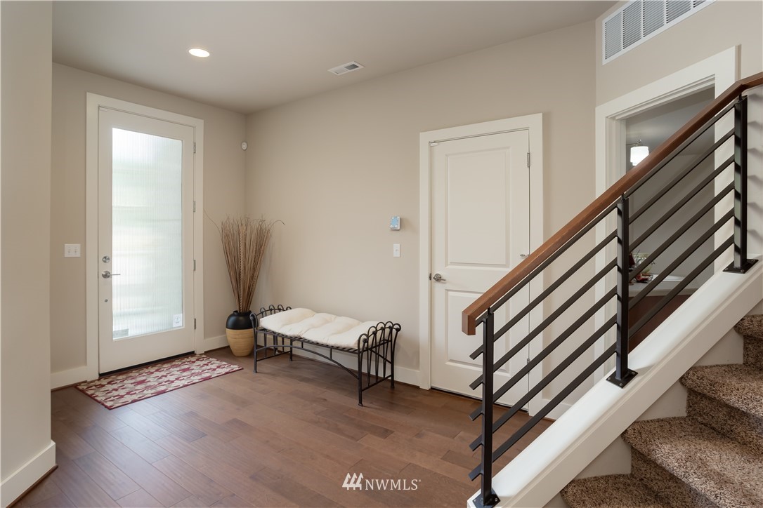 5211 Northeast 11th Place Renton, WA 98059 - Photo 4 of 25 Gallery Image 4
