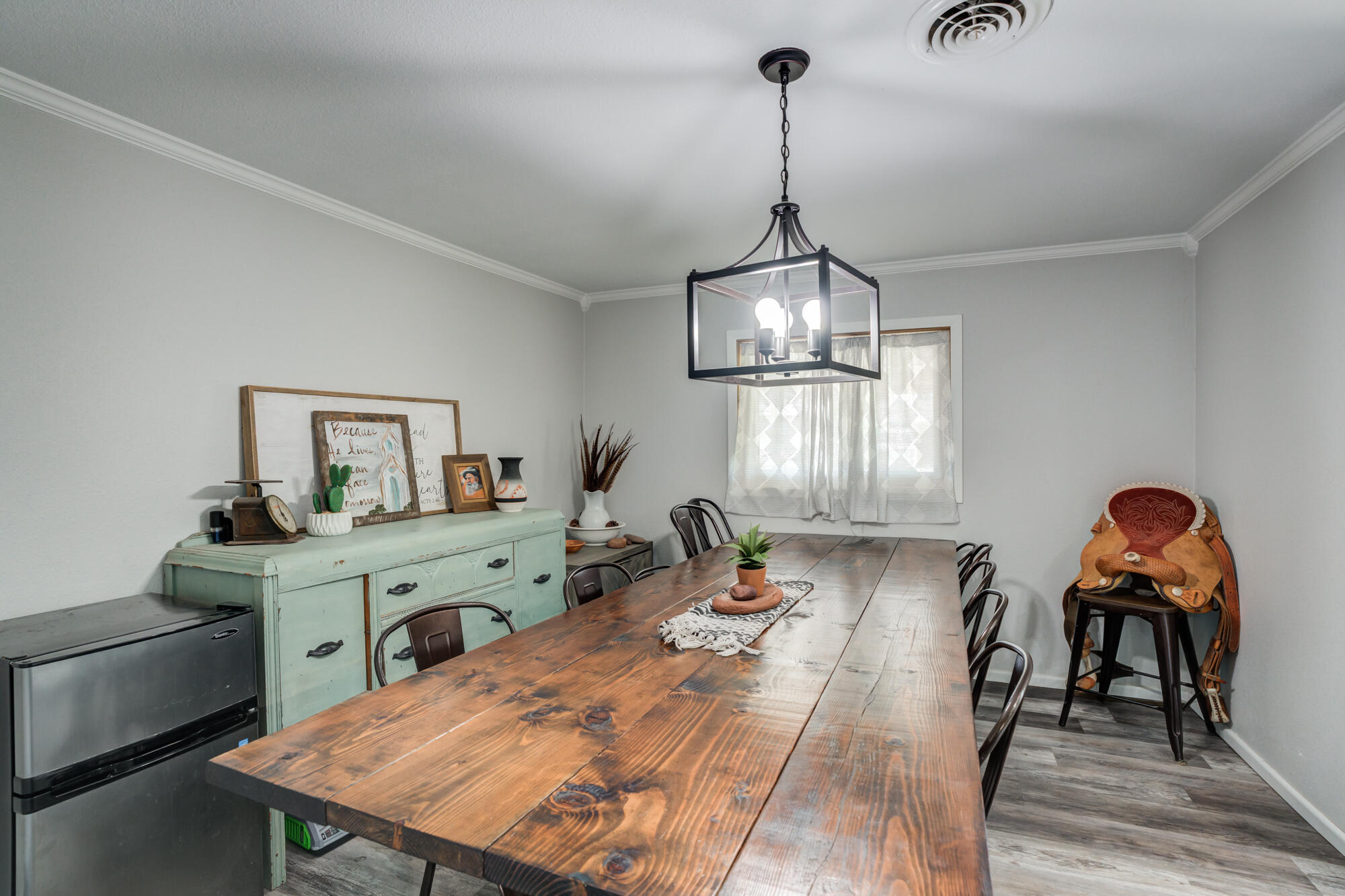 811 Borger Plainview, TX 79072 - Photo 18 of 32 811-Borger_Plainview-TX_16_Dining-Room