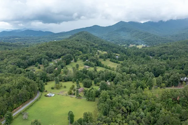 $400,000 | 125 Jess Hooper Drive, Hayesville, NC 28904