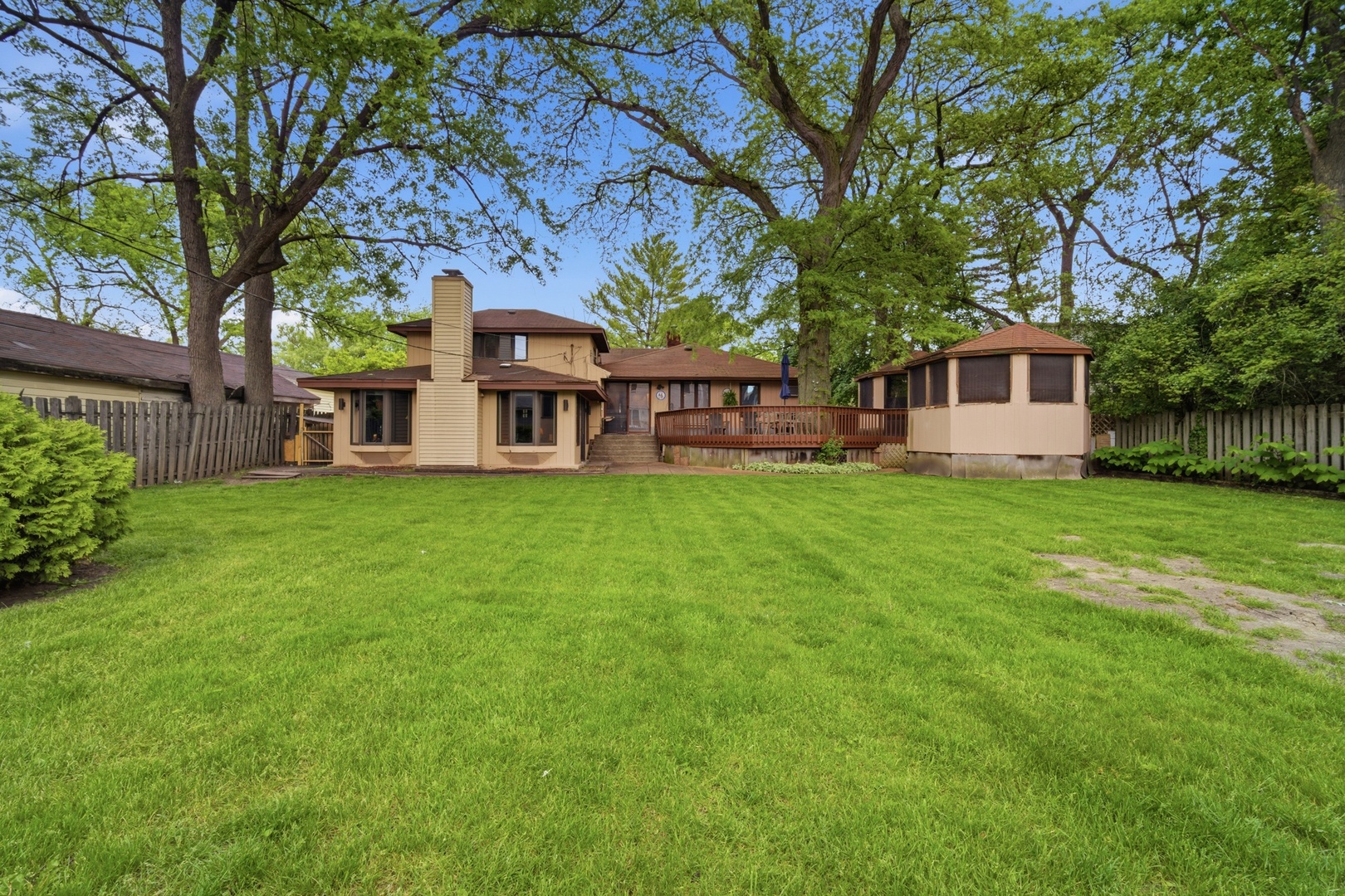 904 Glendale Road Glenview, IL 60025 - Photo 2 of 25