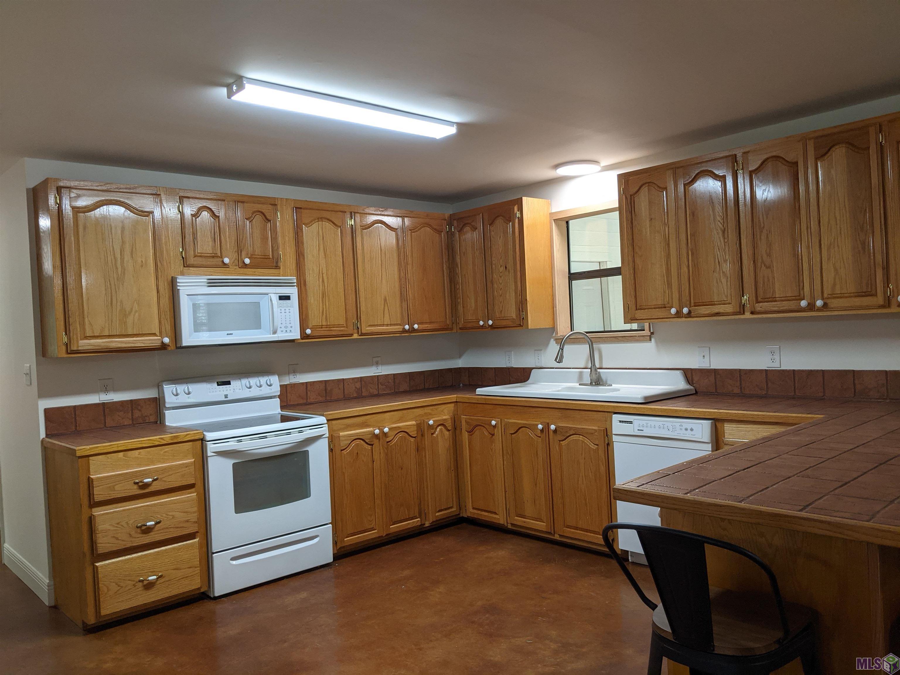 4855 Highway 952 Jackson, LA 70748 - Photo 8 of 34 KITCHEN