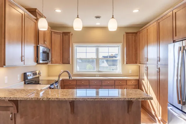 $2,350 | 2974 Clover Ridge Drive, Chaska, MN 55318