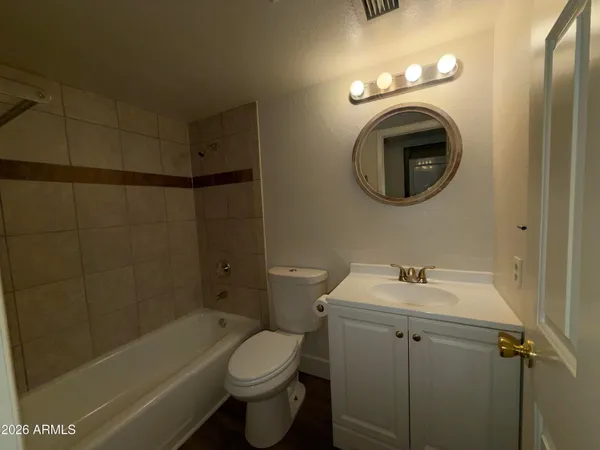 $1,400 | 17 East Ruth Avenue, Unit 305, Phoenix, AZ 85020