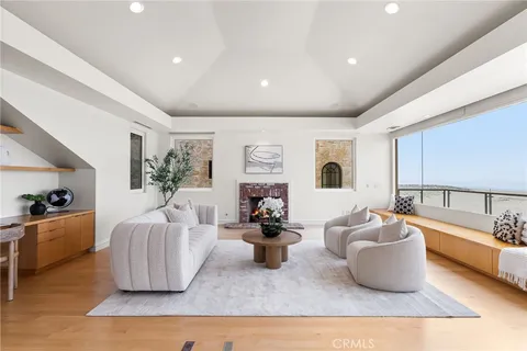 $13,500,000 | 1554 East Oceanfront, Newport Beach, CA 92661
