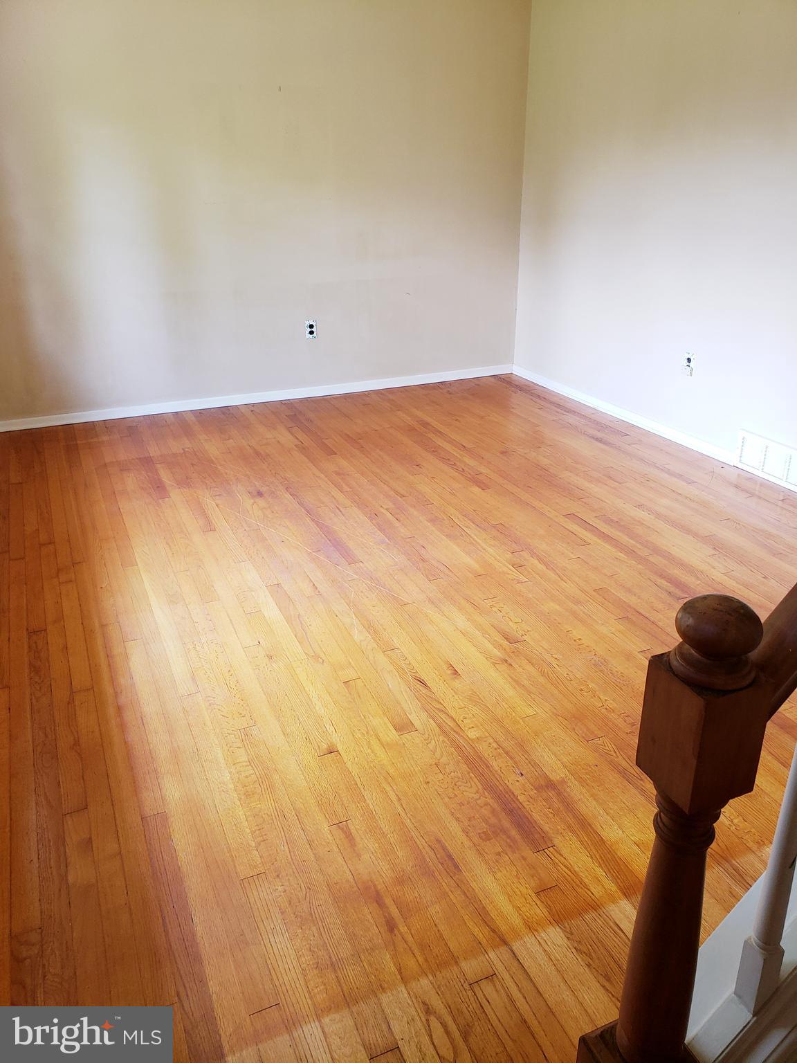 13 Woosamonsa Road Pennington, NJ 08534 - Photo 3 of 29 Living Room