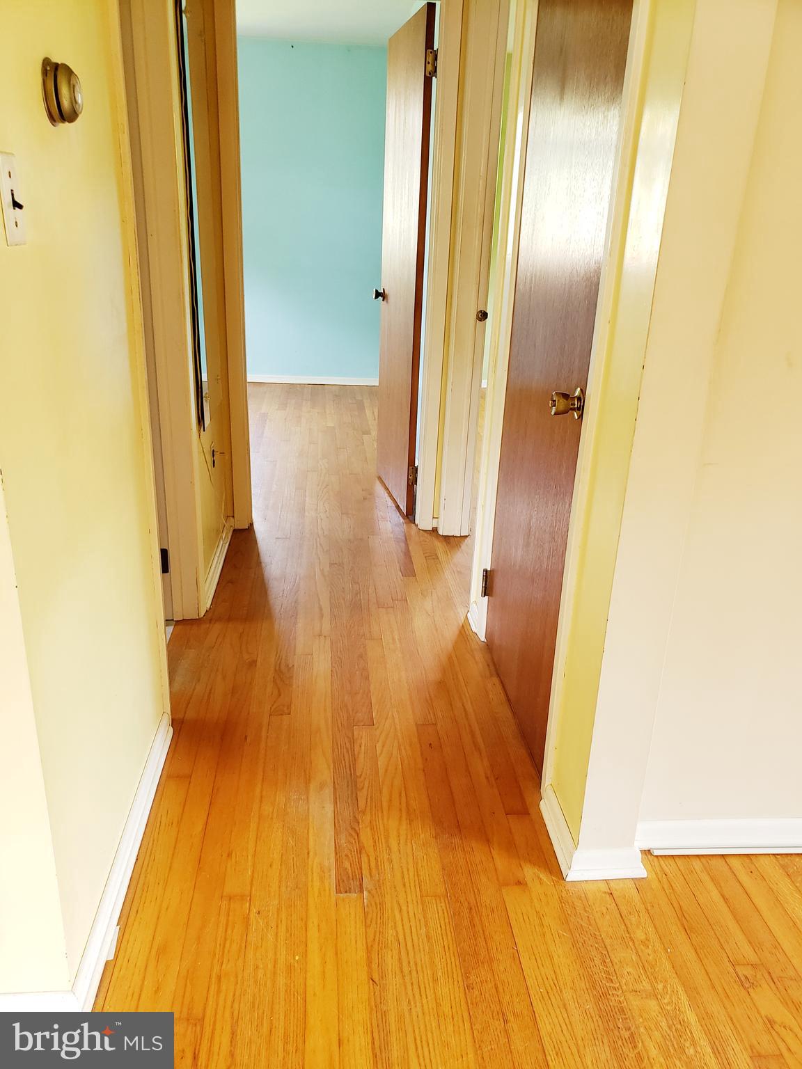 13 Woosamonsa Road Pennington, NJ 08534 - Photo 5 of 29 Hallway