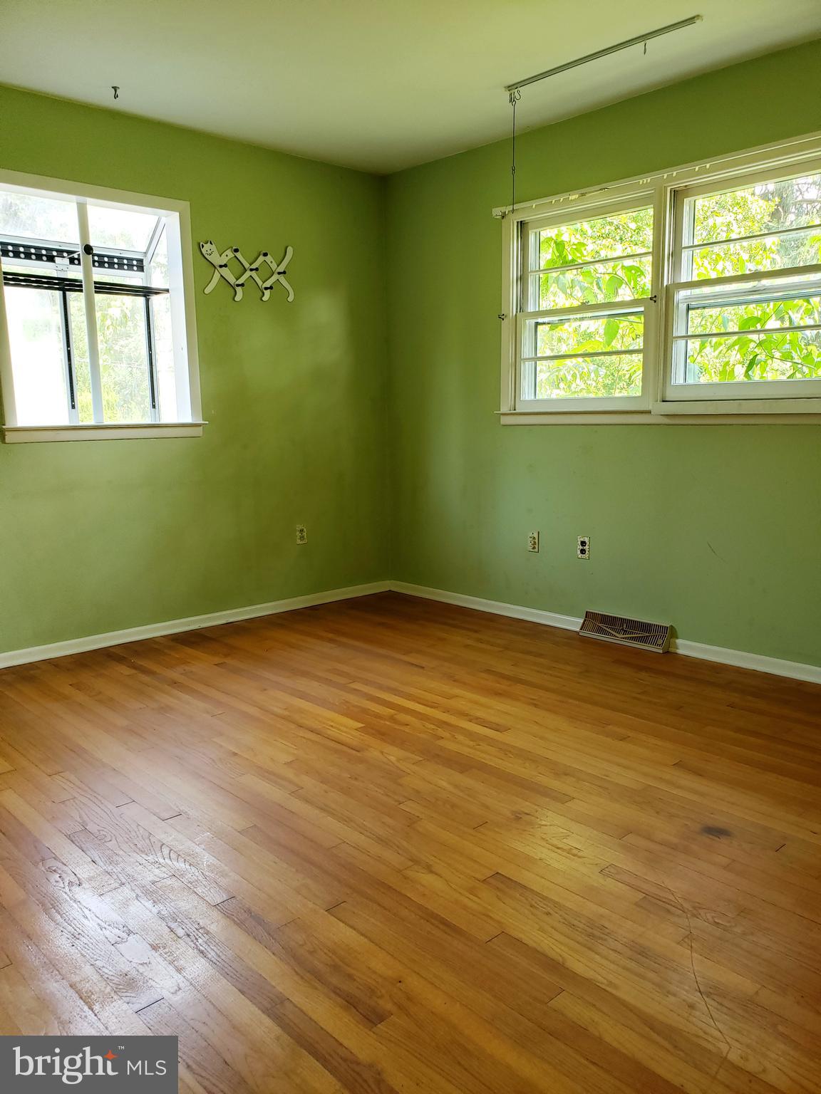 13 Woosamonsa Road Pennington, NJ 08534 - Photo 6 of 29 Bedroom 1