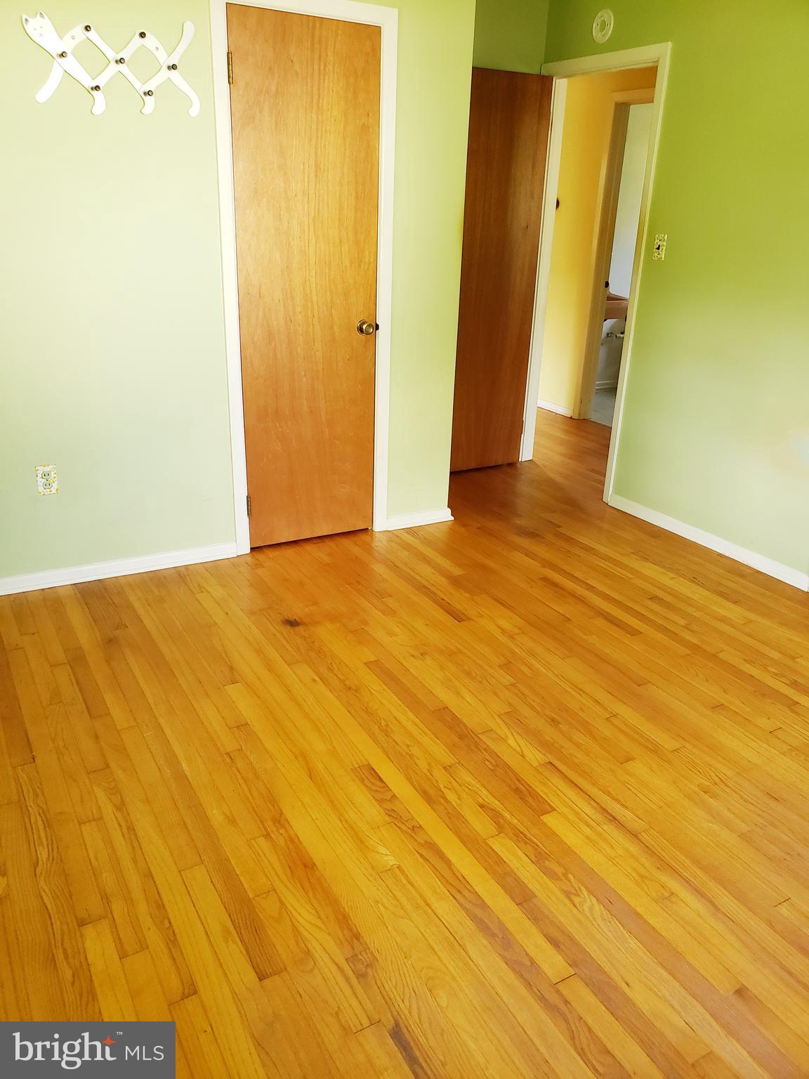 13 Woosamonsa Road Pennington, NJ 08534 - Photo 8 of 29 Bedroom 1