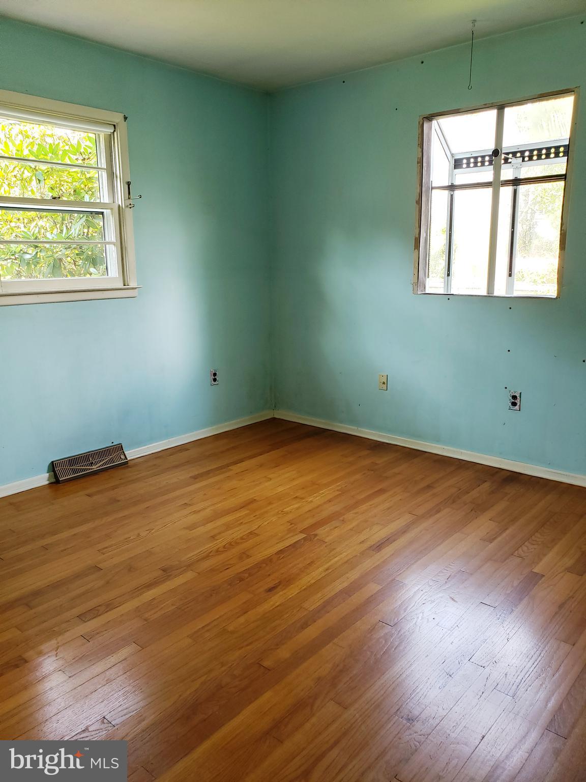 13 Woosamonsa Road Pennington, NJ 08534 - Photo 9 of 29 Bedroom 2
