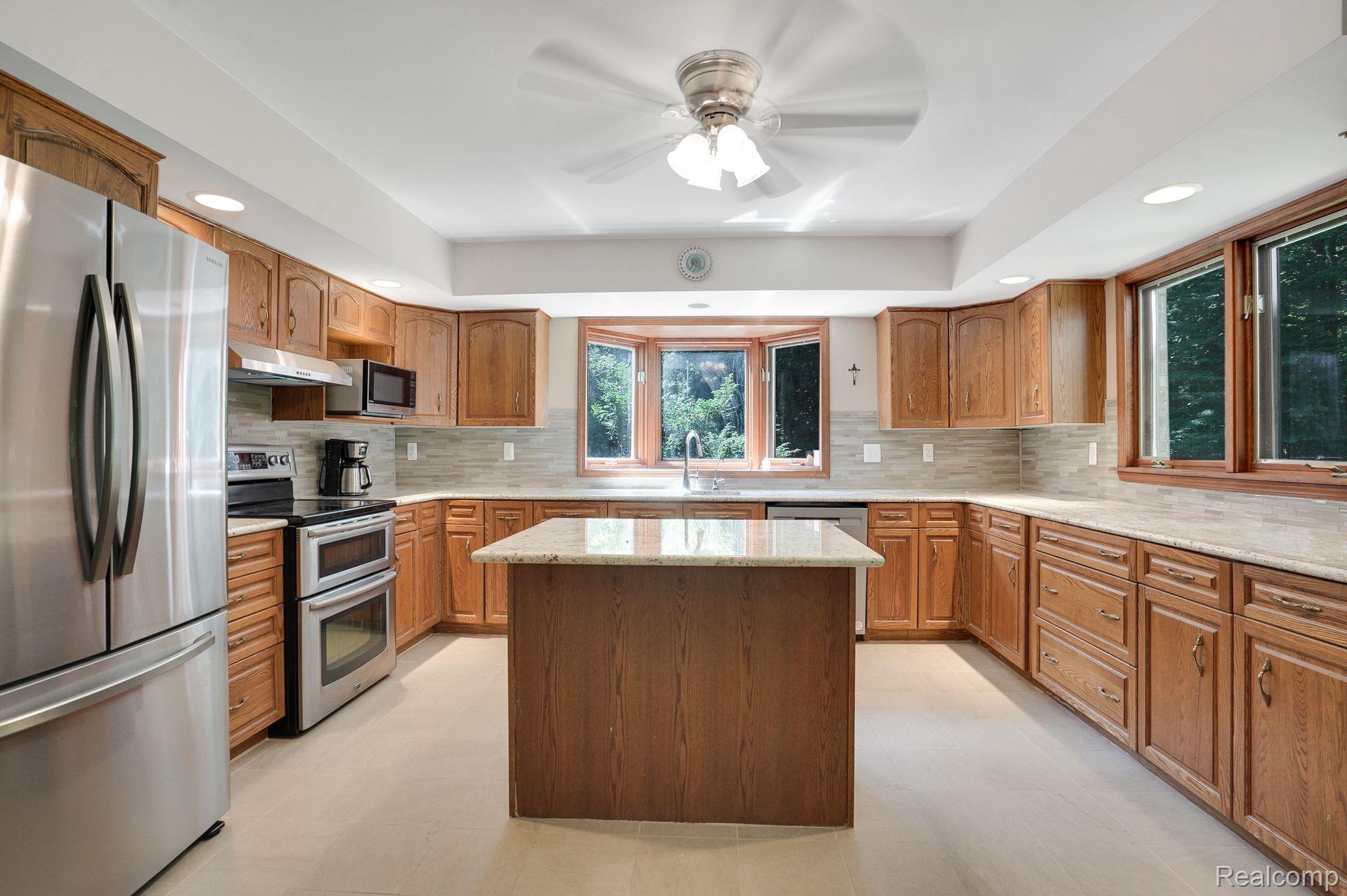 1795 Caughill Road Columbus, MI 48063 - Photo 8 of 38 Updated kitchen