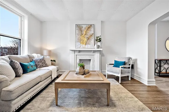 $189,900 | 4509 Idaho Avenue, St. Louis, MO 63111