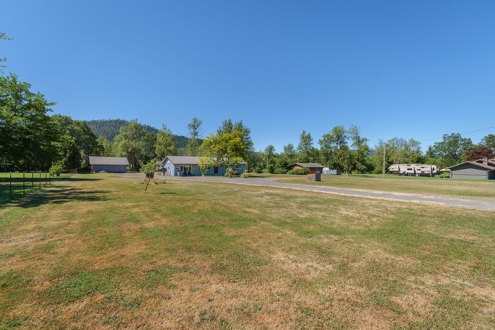 4165 Jerome Prairie Road Grants Pass, OR 97527 - Photo 3 of 19 4165JeromePrairieRd-025
