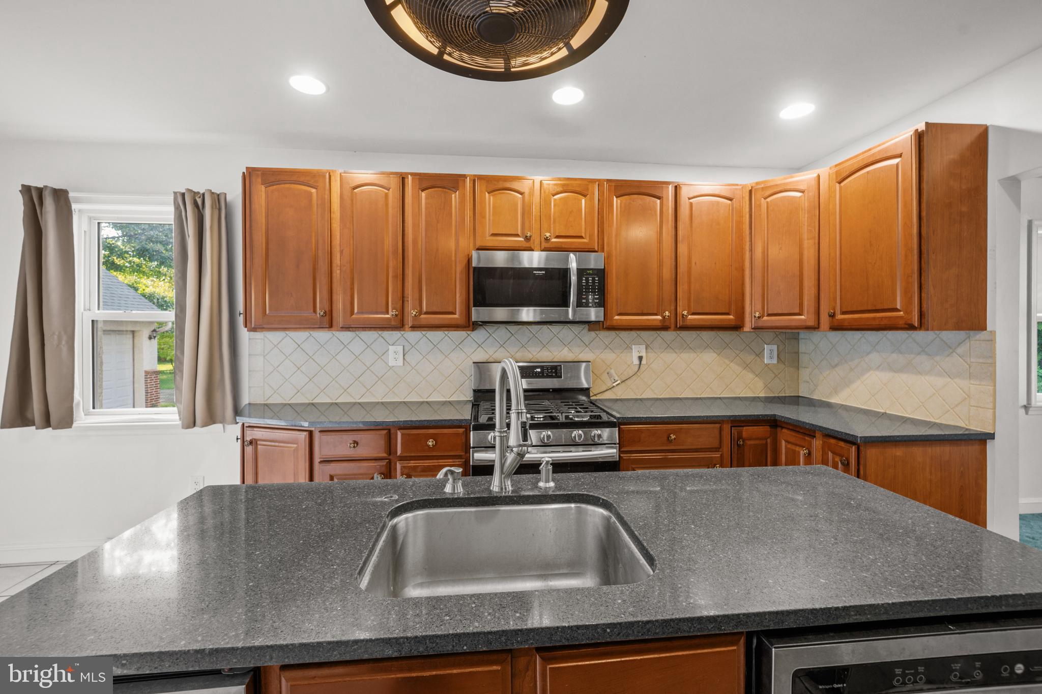 723 Filbert Street Palmyra, NJ 08065 - Photo 11 of 34 Gallery Image 11