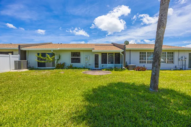 $365,000 | 5526 Lakewood Circle South, Unit B, Margate, FL 33063