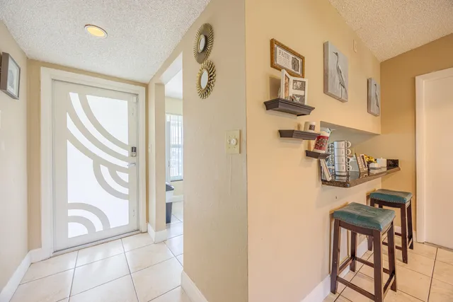 a picture of a very nice looking room