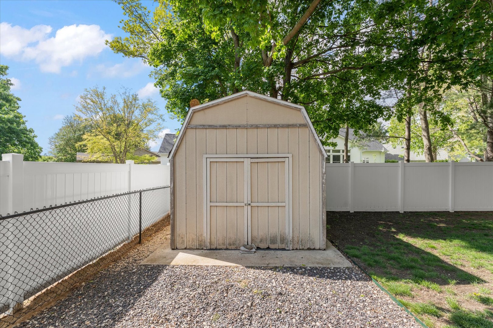 789 County Farm Road Monticello, IL 61856 - Photo 31 of 36 a view of a garage
