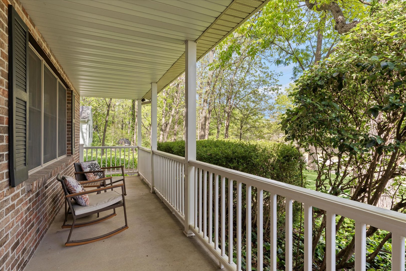 789 County Farm Road Monticello, IL 61856 - Photo 4 of 36 a balcony with chairs