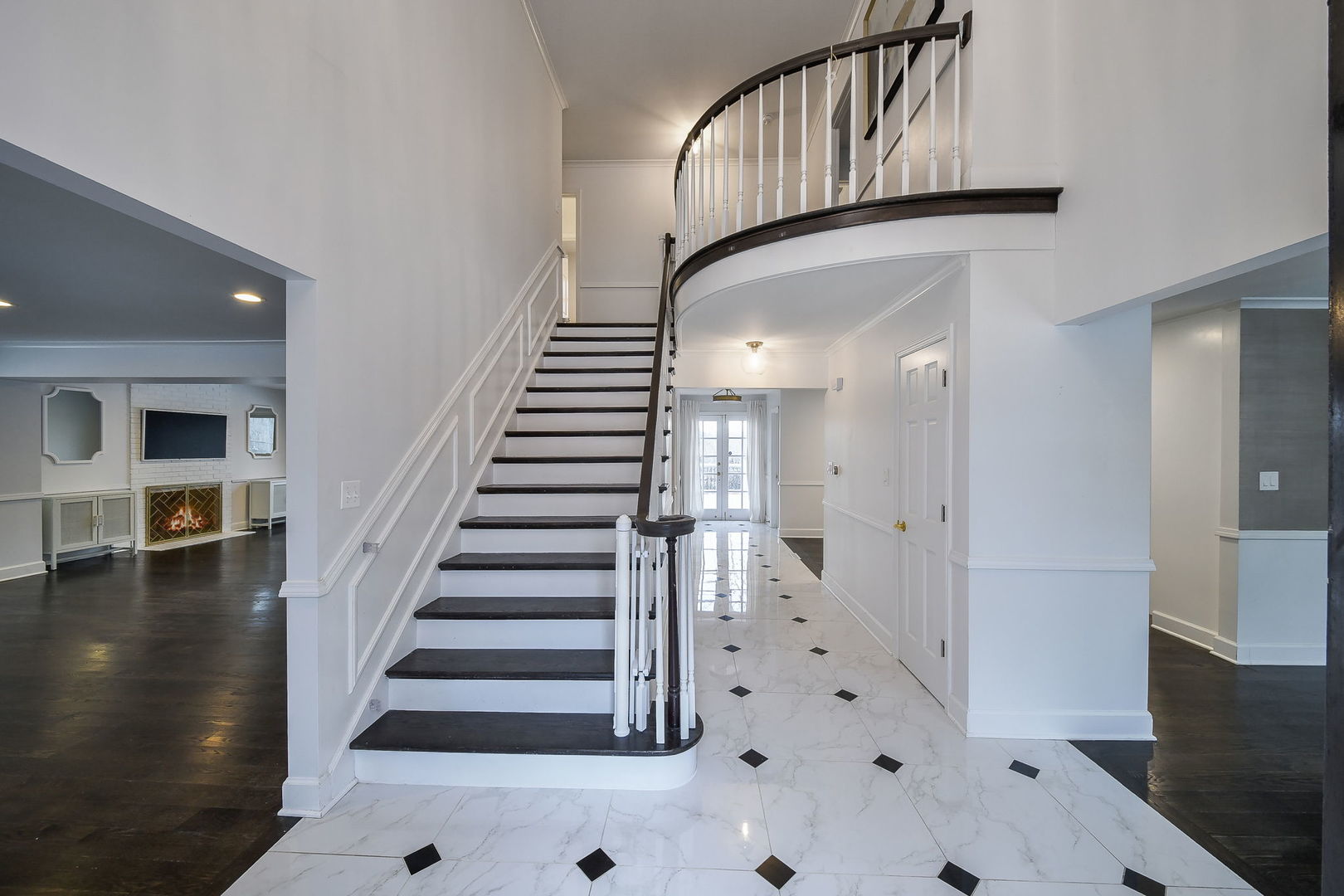 945 Anne Road Naperville, IL 60540 - Photo 2 of 36