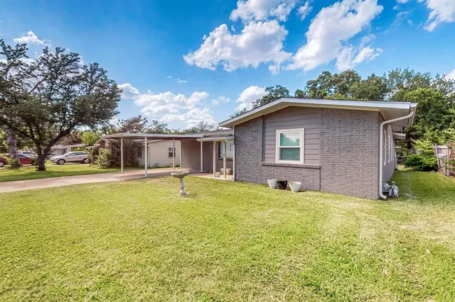 a view of a house with swimming pool and a yard