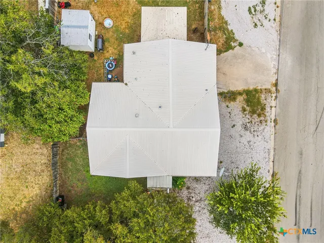 a picture of a building with a white wall