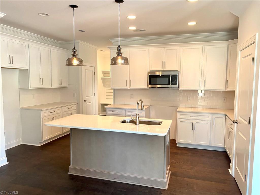 2039 Welden Ridge Road Kernersville, NC 27284 - Photo 5 of 37 Kitchen