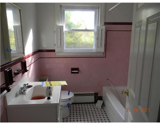 33 Everett Street Warren, RI 02885 - Photo 9 of 12 Bathroom.