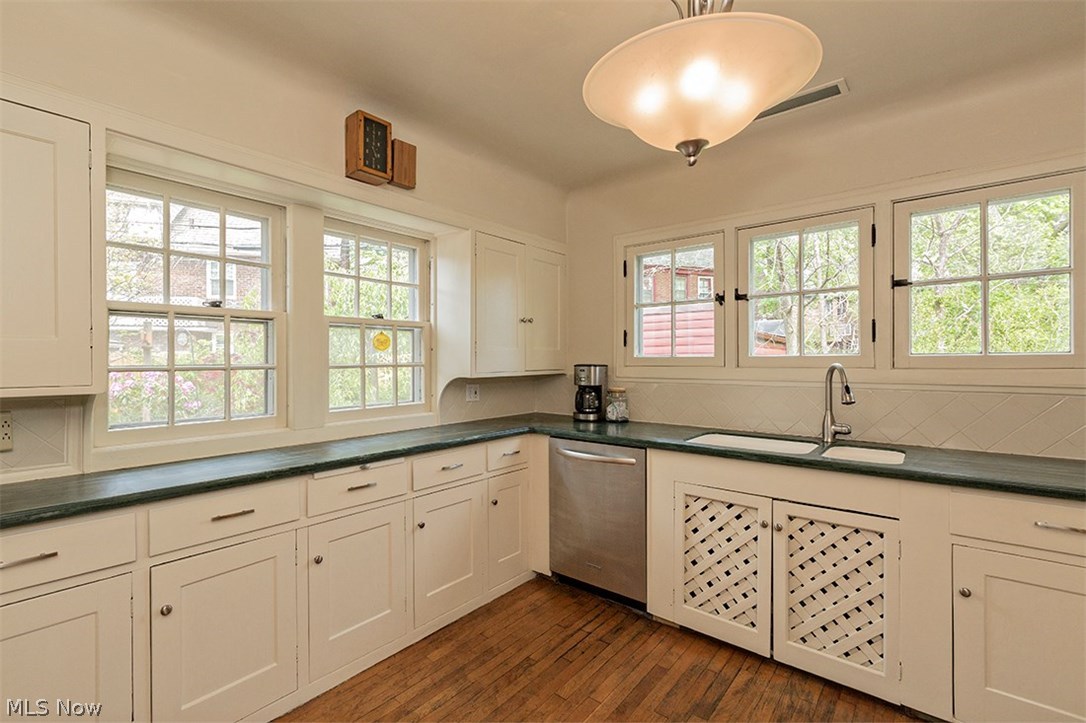 15015 Onaway Road Cleveland, OH 44120 - Photo 12 of 35