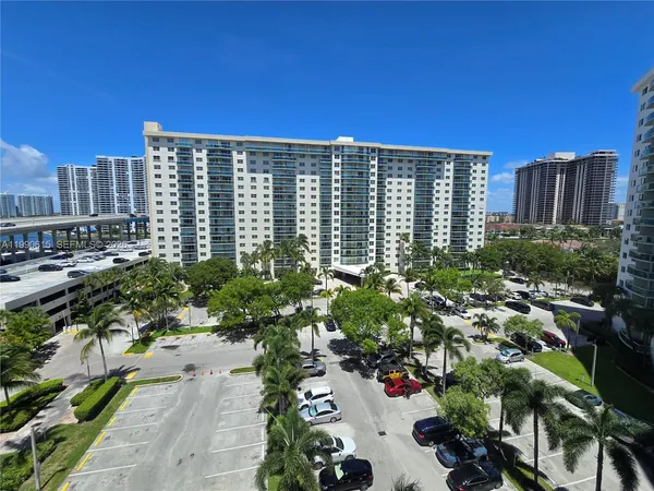 $1,950 | 19380 Collins Avenue, Unit 807, Sunny Isles Beach, FL 33160