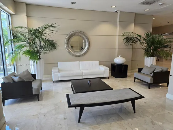 $1,950 | 19380 Collins Avenue, Unit 807, Sunny Isles Beach, FL 33160