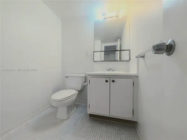 $1,950 | 19380 Collins Avenue, Unit 807, Sunny Isles Beach, FL 33160