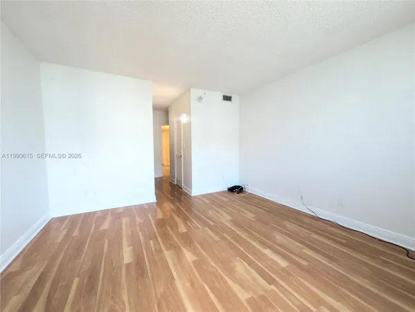 $1,950 | 19380 Collins Avenue, Unit 807, Sunny Isles Beach, FL 33160