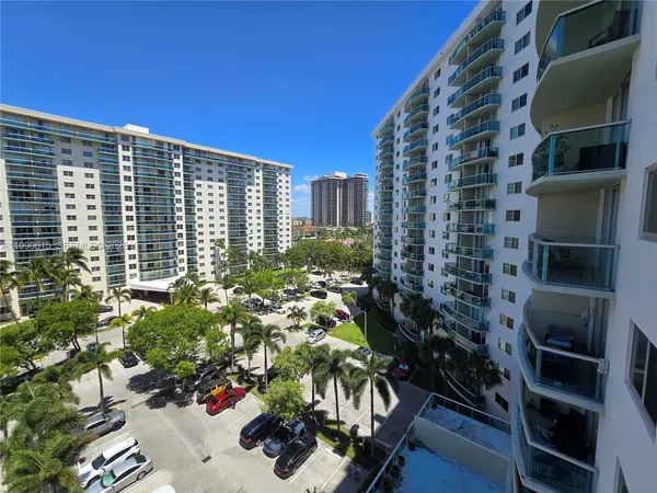 $1,950 | 19380 Collins Avenue, Unit 807, Sunny Isles Beach, FL 33160