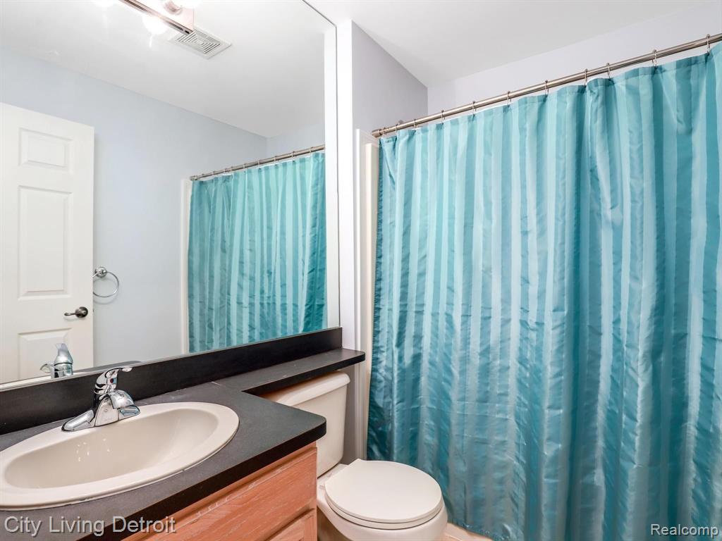 2545 John R Street Detroit, MI 48201 - Photo 14 of 37