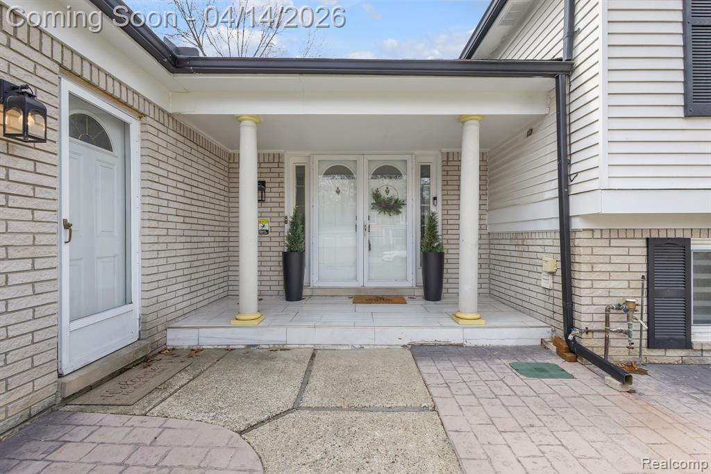 14549 Riverside Street Livonia, MI 48154 - Photo 3 of 48
