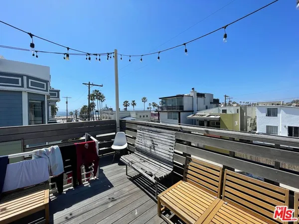 $3,500,000 | 32 North Venice Boulevard, Venice, CA 90291