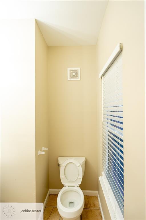 1188 Ira Street Southwest Atlanta, GA 30310 - Photo 14 of 33 a bathroom with a toilet