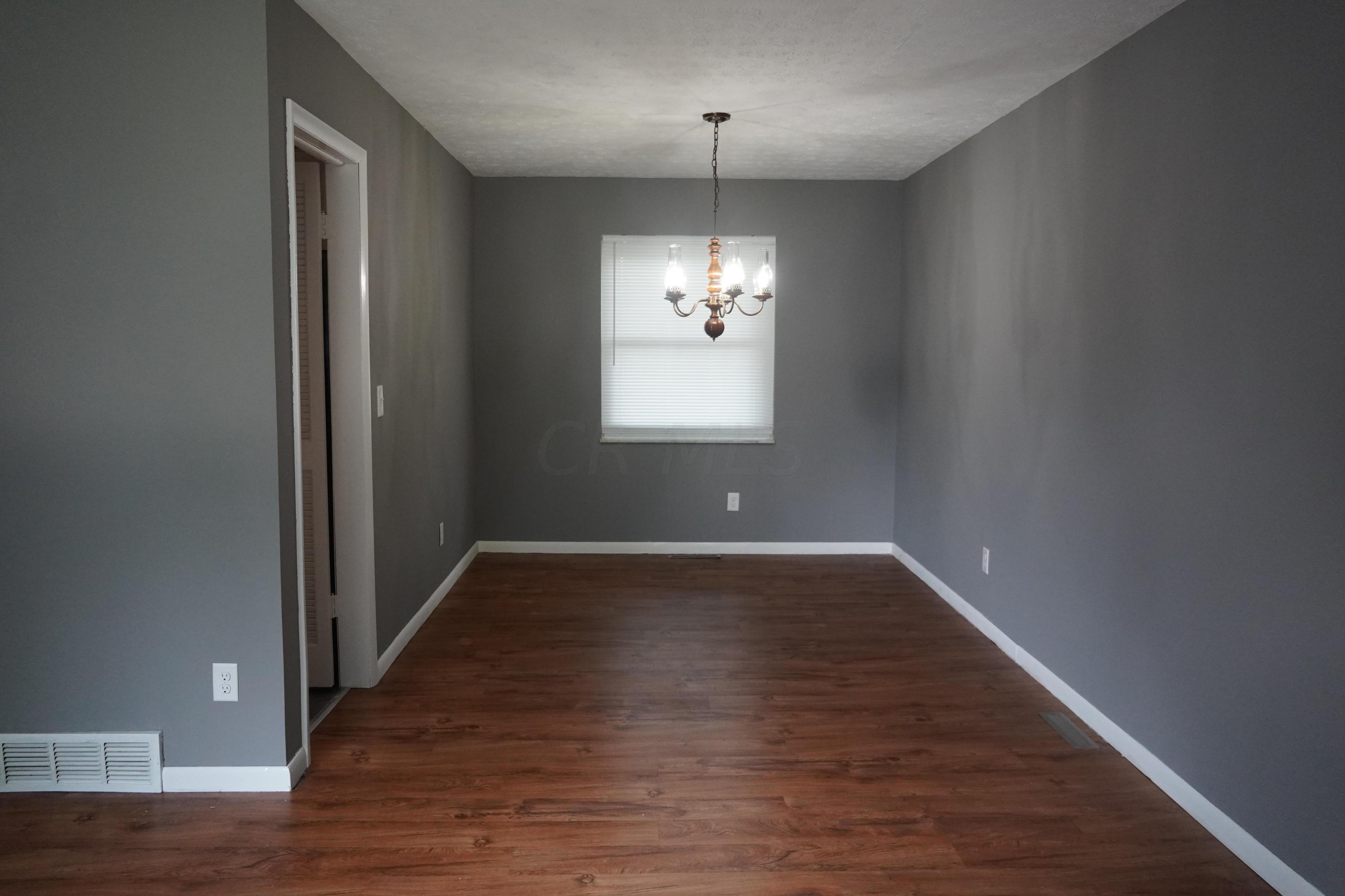 5489 Cedarbush Road Columbus, OH 43229 - Photo 7 of 36 Gallery Image 7