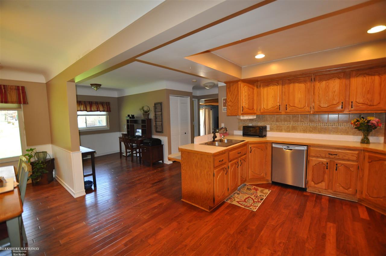 70650 Romeo Orchard Drive Romeo, MI 48065 - Photo 9 of 25 31378049-8.JPG