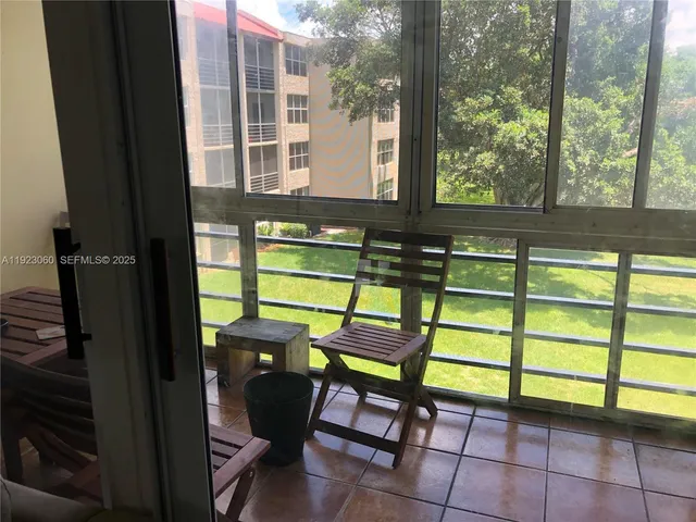 $2,050 | 9441 Evergreen Place, Unit 301, Davie, FL 33324