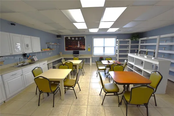 $1,600 | 2572 Emory Drive West, Unit F, West Palm Beach, FL 33415