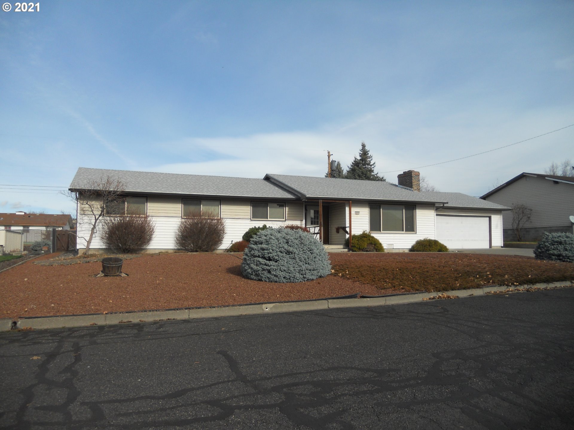 825 Maple Drive Goldendale, WA 98620 - Photo 2 of 30