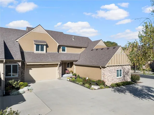$429,900 | 13942 South Summit Street, Olathe, KS 66062