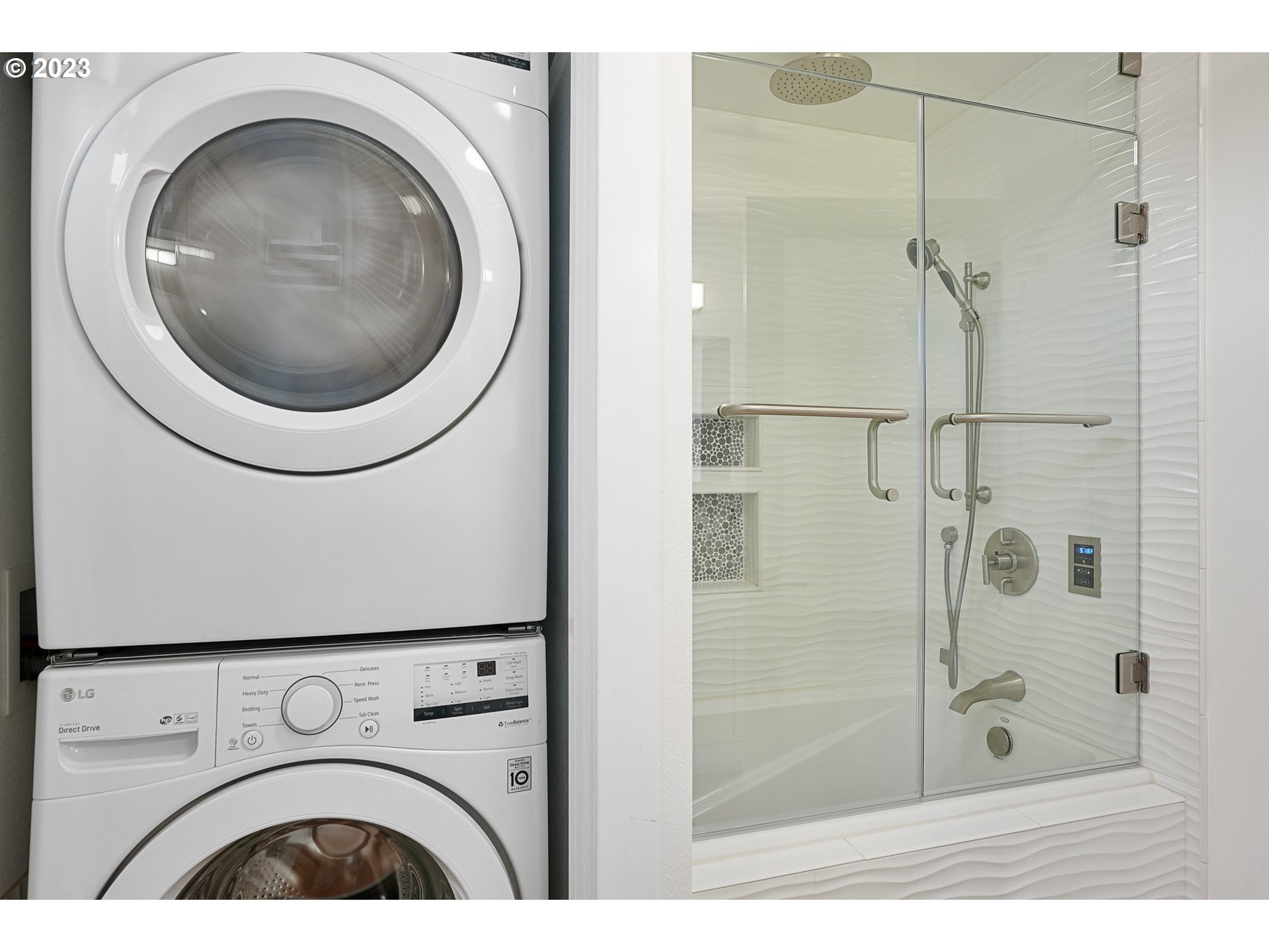 205 North Bridgeton Road, Unit 6 Portland, OR 97217 - Photo 14 of 22 a utility room with dryer and washer