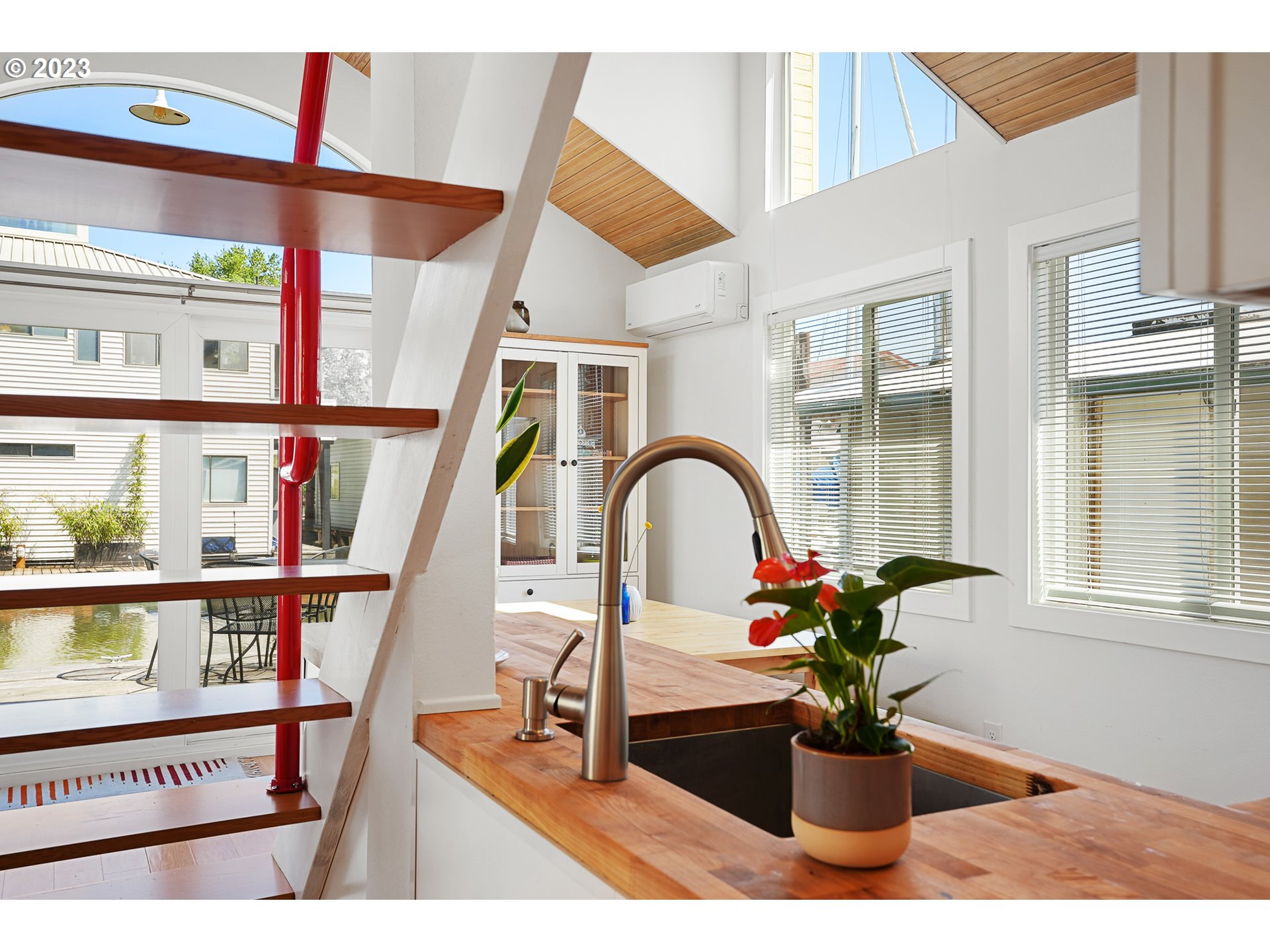 205 North Bridgeton Road, Unit 6 Portland, OR 97217 - Photo 17 of 22 a dining room with glass top table and chairs