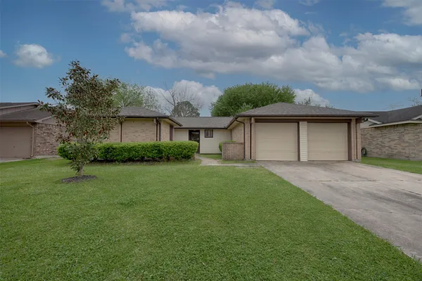 $2,100 | 2513 Harpers Ferry Crossing, League City, TX 77573
