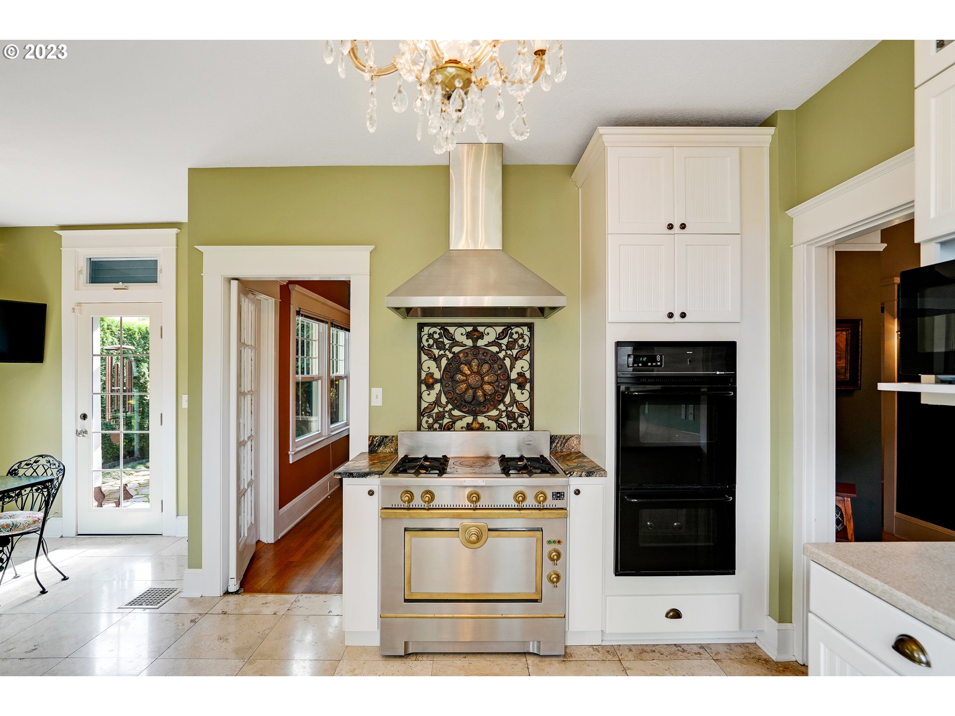 810 North Water Street Silverton, OR 97381 - Photo 20 of 48 a kitchen with a stove and a refrigerator