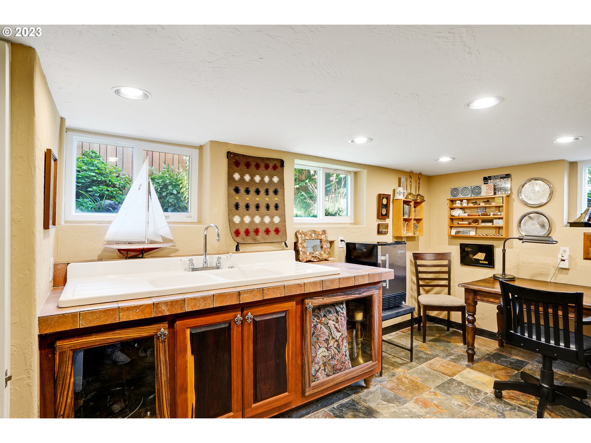 810 North Water Street Silverton, OR 97381 - Photo 36 of 48 a kitchen that has a table and chairs in it